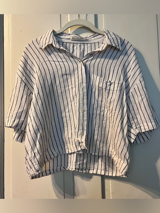 Tops - Abercrombie & Fitch Striped Linen Short Sleeve Blouse 🤍🩵 🐠 ☀️